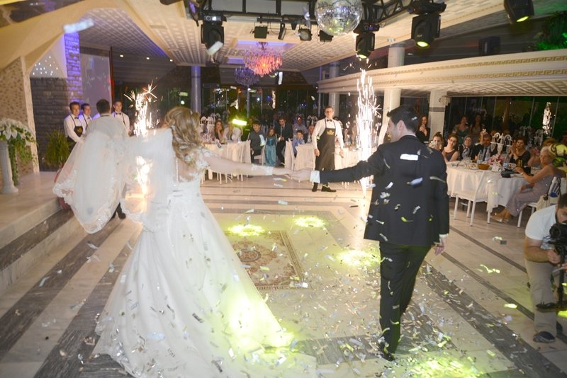 IZMIRDE DENIZCILER DUGUNDE BULUSTU